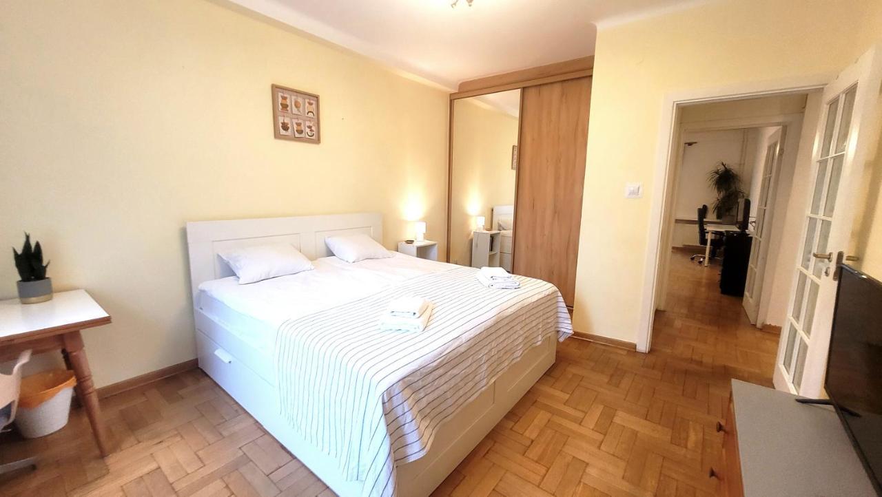 Happy Life - Apartment Next To Metro Station Varsóvia Exterior foto