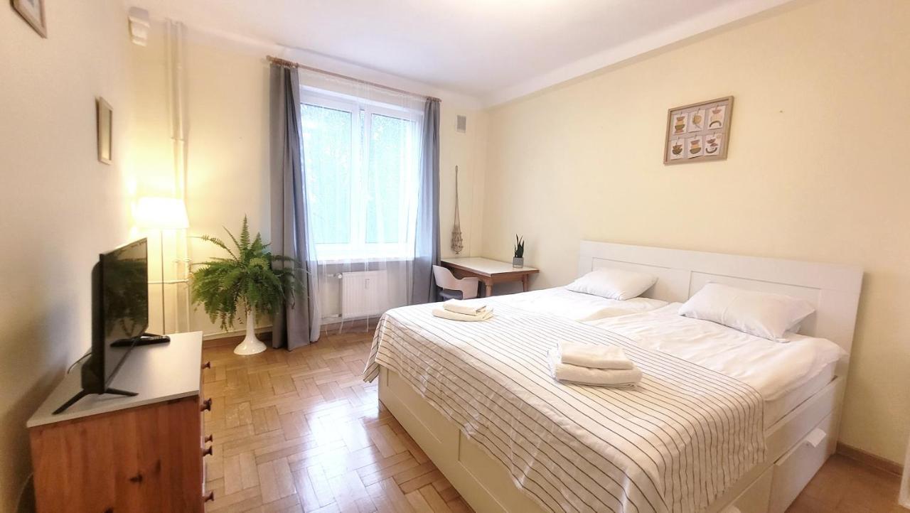 Happy Life - Apartment Next To Metro Station Varsóvia Exterior foto